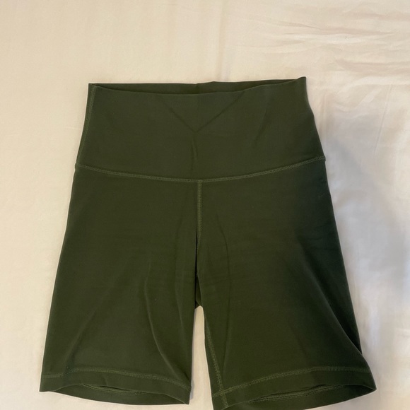 Aritzia TNAButter Atmosphere 7” high rise bike shorts - Picture 1 of 3